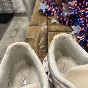 On cloud 5s/size 6/ worn twice